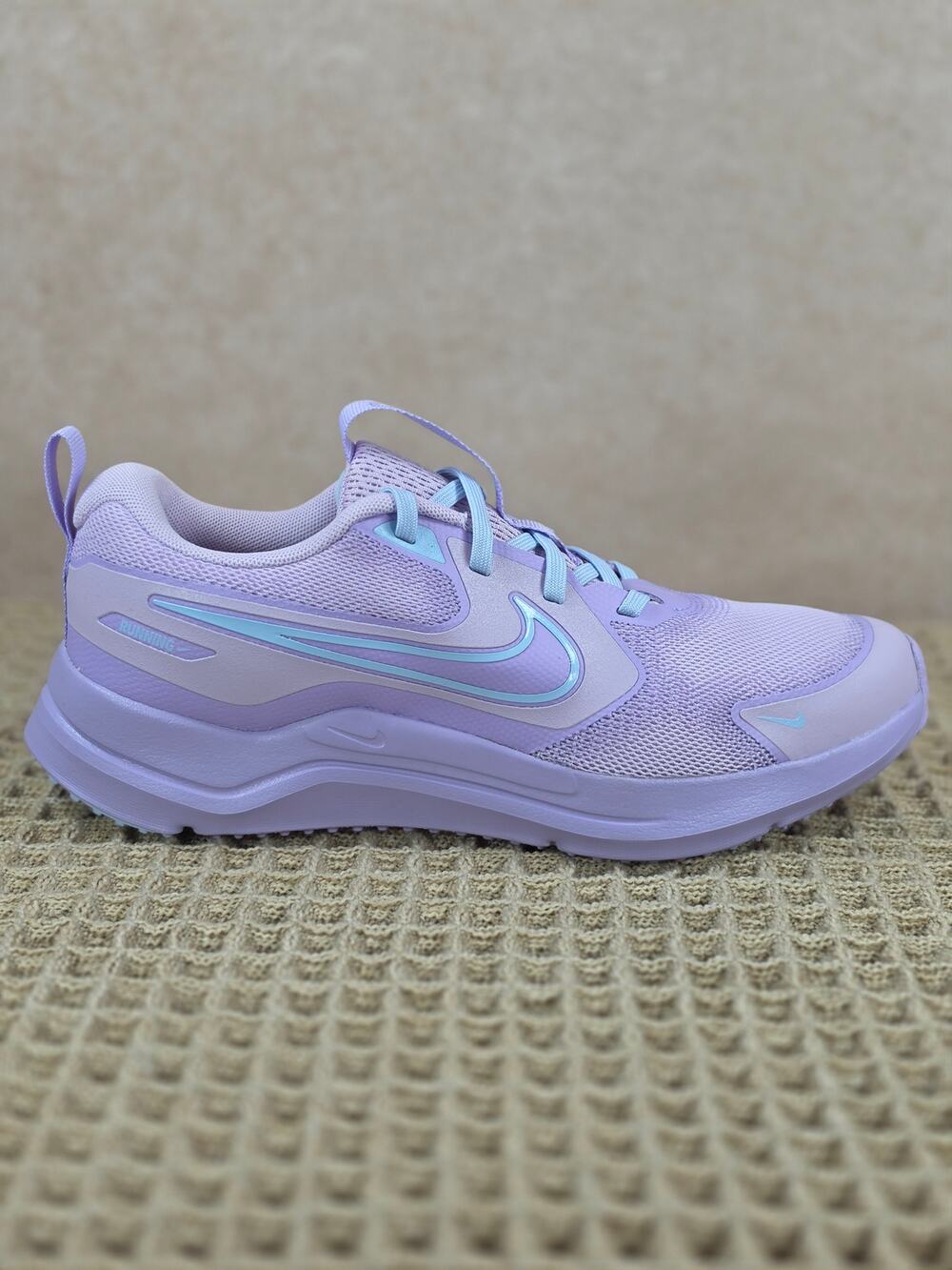 Nike Cosmic Runner GS Youth 6 (Women’s 7.5) Doll Hydrangeas Celestine Blue –BNIB